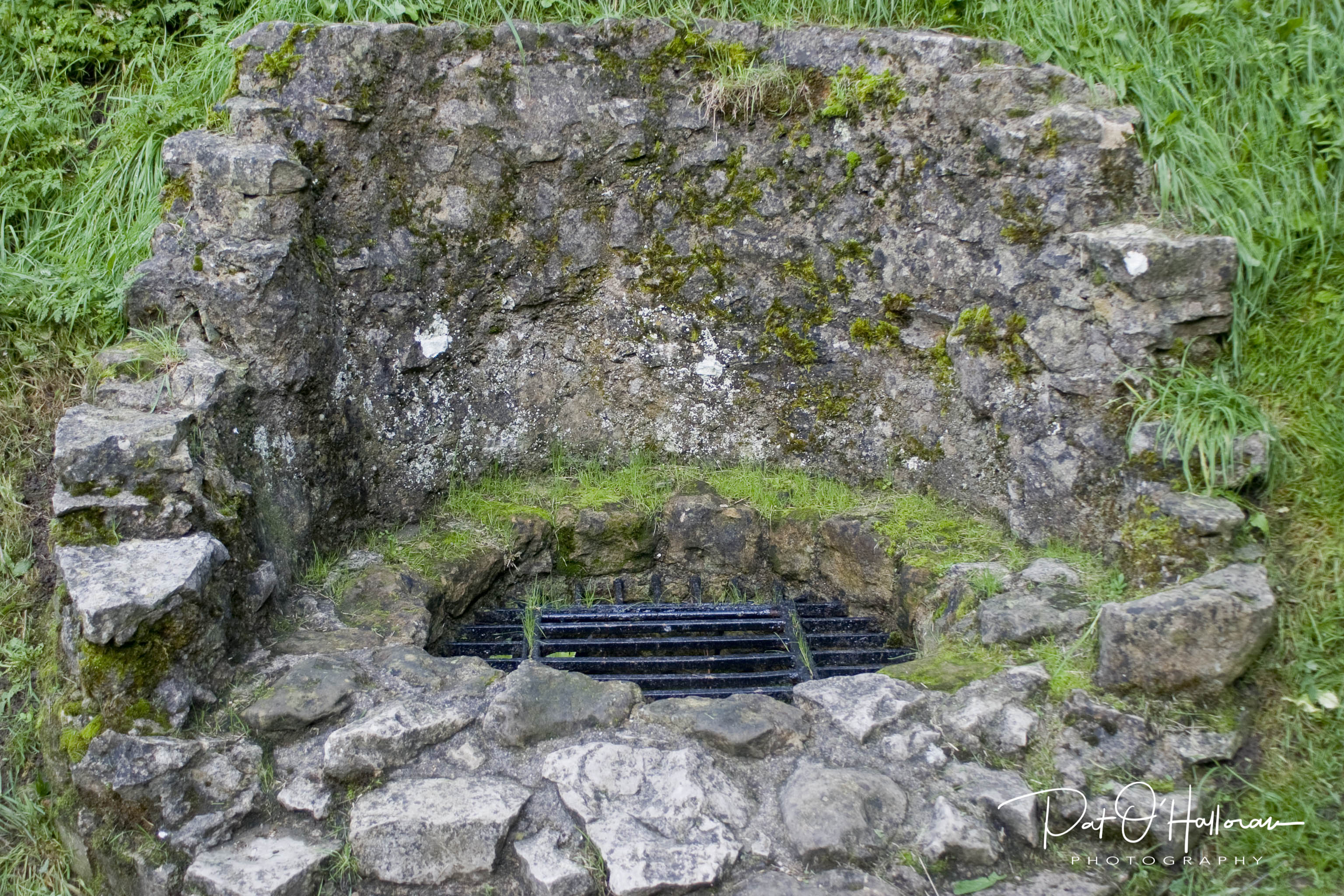 pickering_castle_well